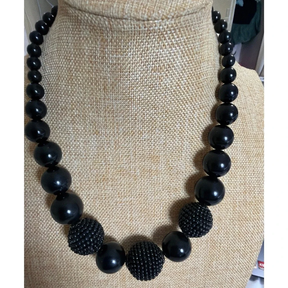 Chunky Black Graduated Bead Statement Necklace with Textured Berry‎ Accents